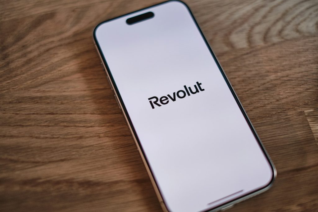 Revolut: Finalmente arriva l’IBAN Italiano